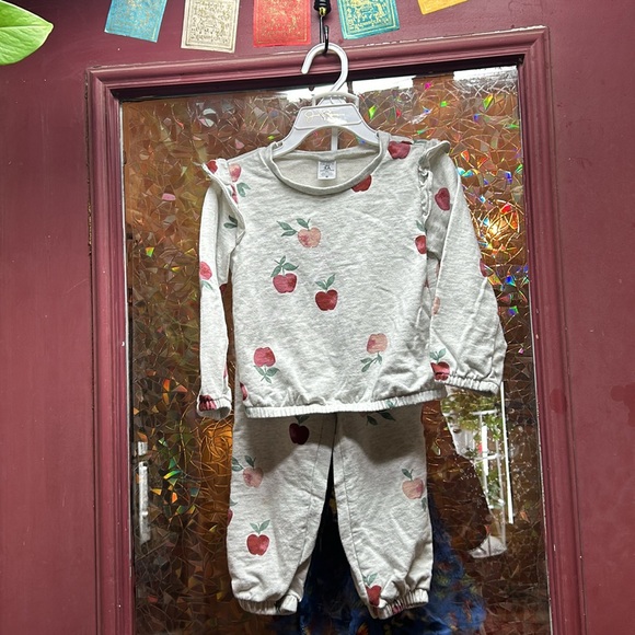 Girls Carter’s 3A Sweatsuit Loungewear Pajamas Twin Set Apple Print Comfy Kids - Picture 5 of 6